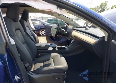 2022 Tesla Model Y Long Range Dual Motor All-Wheel Drive z USA, uszkodzony, nr VIN 7SAYGDEE4NA005009